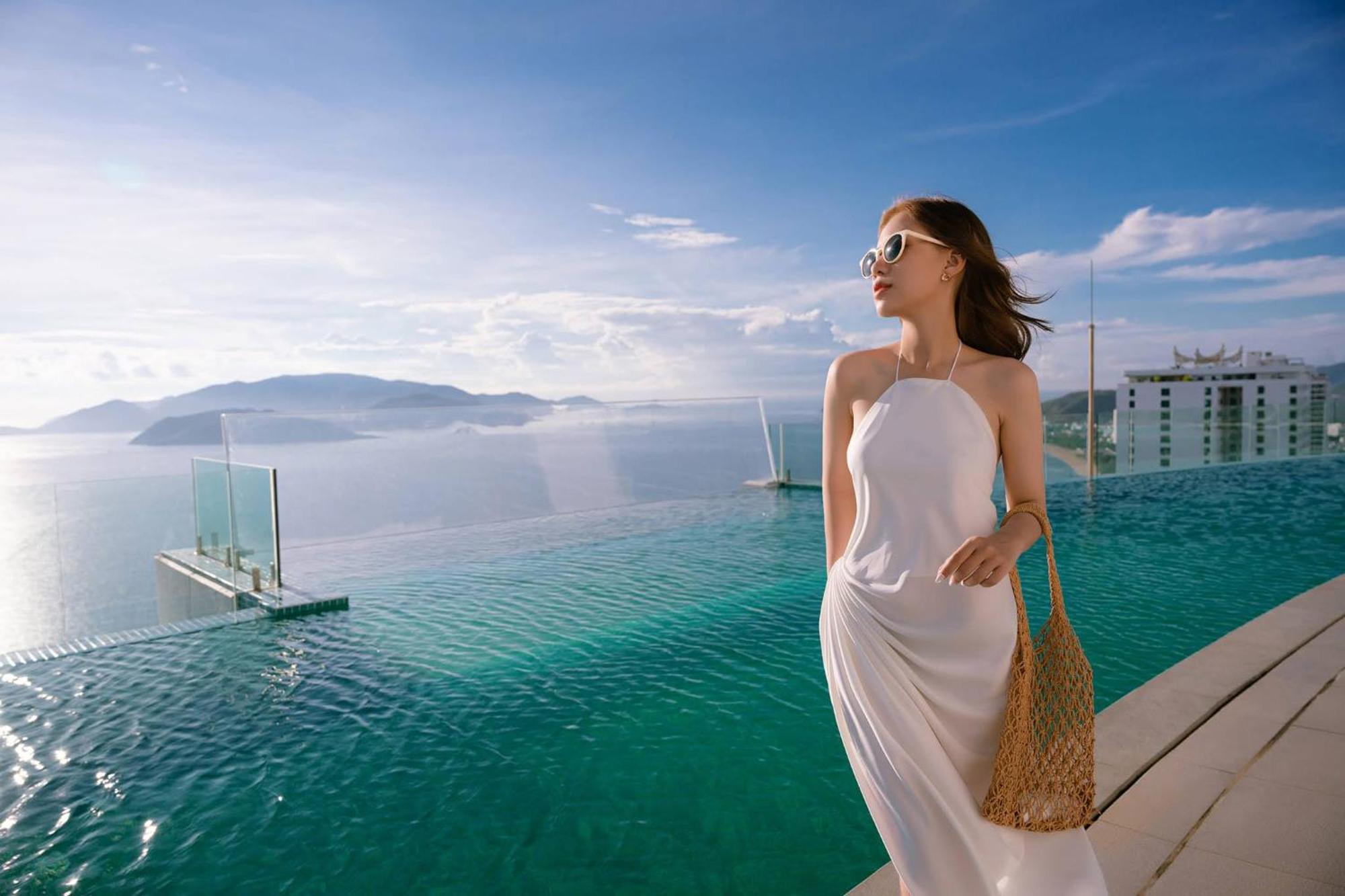 Coastal Panorama Oceanfront Suites Нячанг Екстер'єр фото