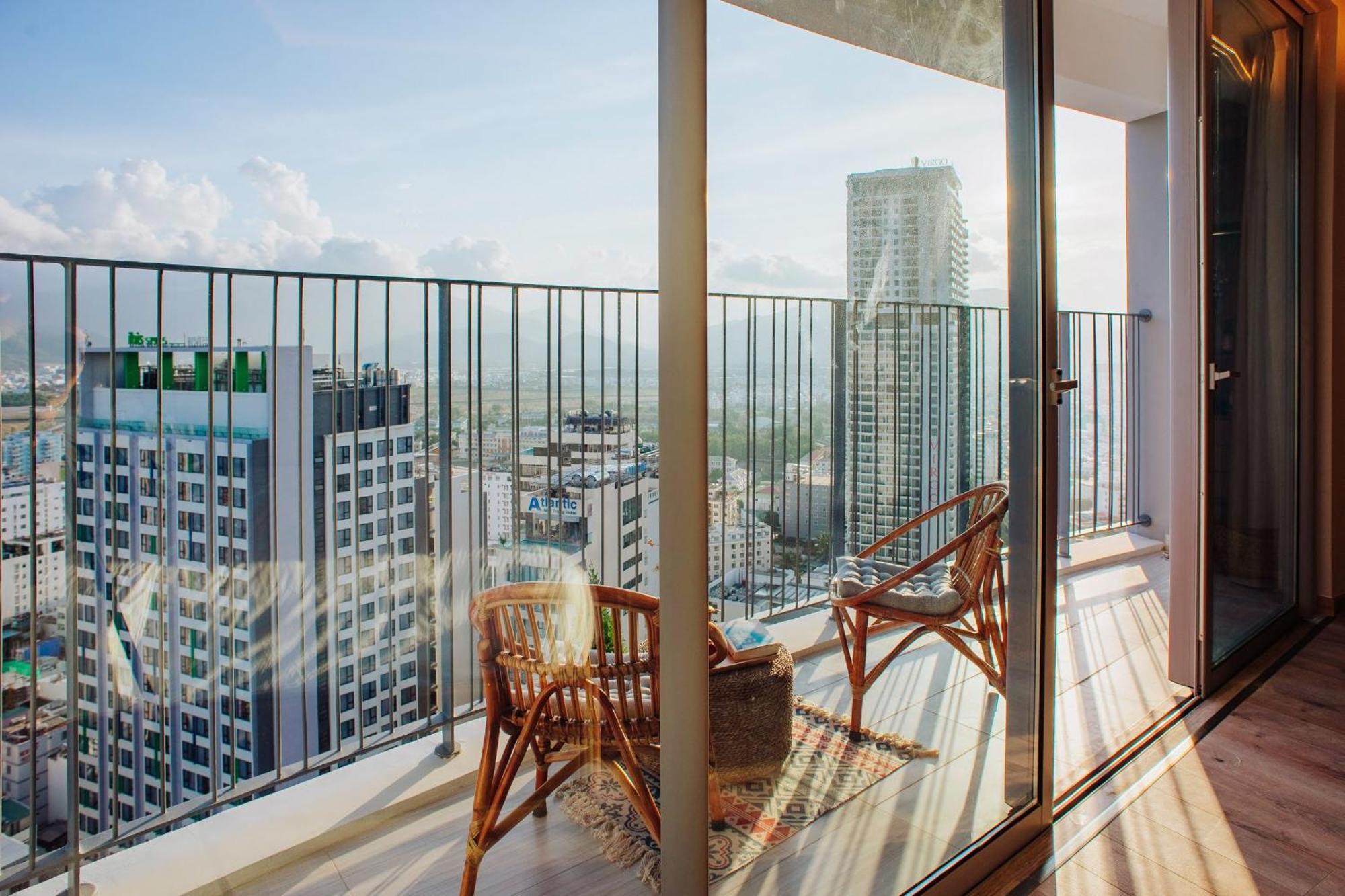 Coastal Panorama Oceanfront Suites Нячанг Екстер'єр фото